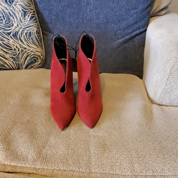 Heels - Picture 2 of 4